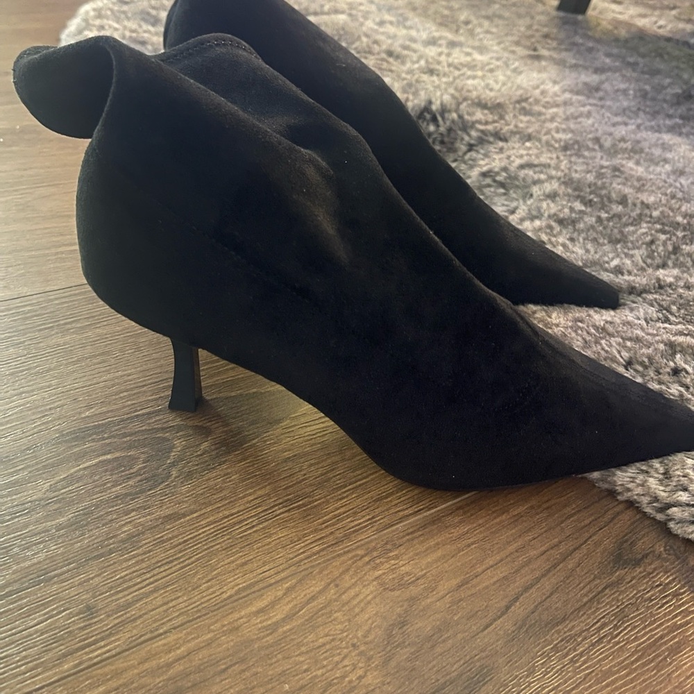 New without tags: Ann Taylor Microstretch Suede Pointy Toe Bootie - Picture 3 of 4